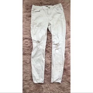 Women’s White Ripped Knees Jeans Size 6